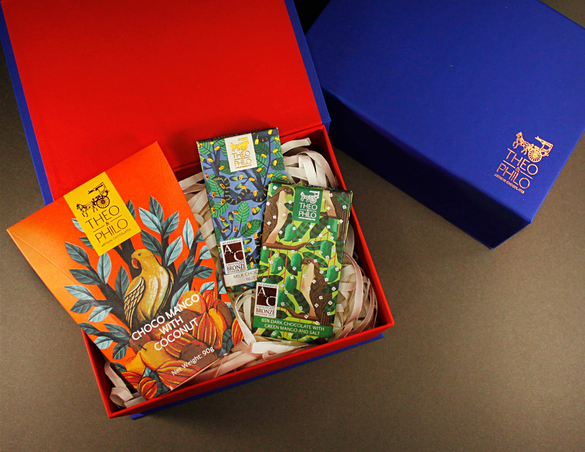 Theo & Philo Chocolate Mango Premium Box mango e 2 tavolette